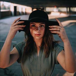 Meet your Posher, Ari